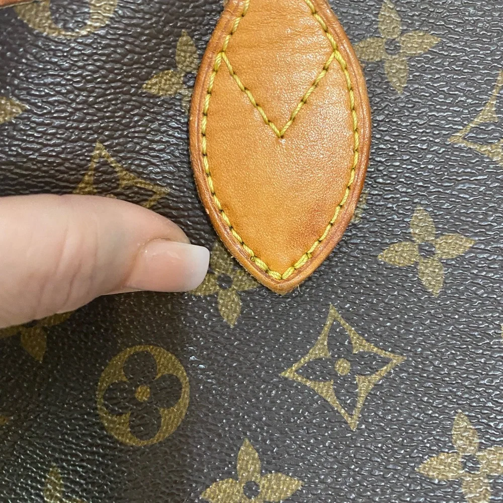 Louis Vuitton - Picture 4 of 5